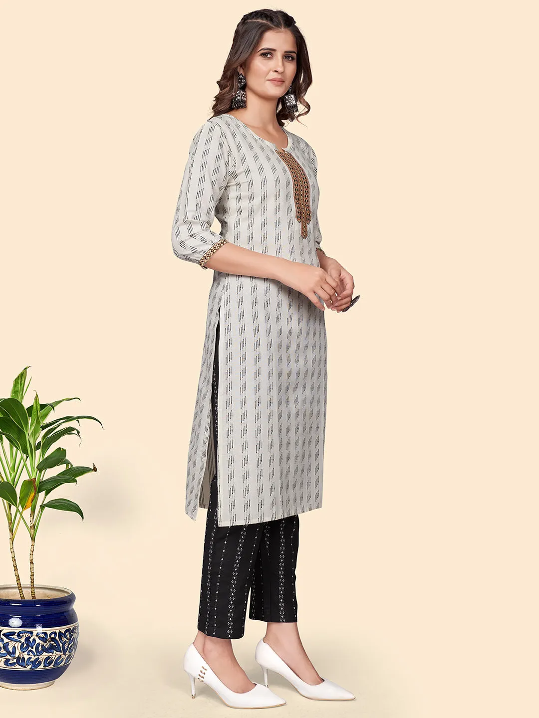 Women'S Printed Straight Cotton Blend White Stitched Kurta Pant With Dupatta